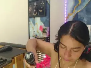 Cam4 Adult Webcam of Yasmine_Tapias