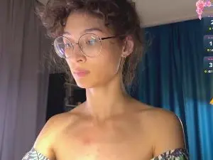 Cam4 Private Sex Chat of CurlyWinxy
