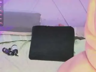Camsoda Nude Webcam of emmajohnss