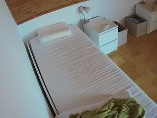Camsoda Watch Live Sex Cams of voyeurcam-julmodels-greybed-1