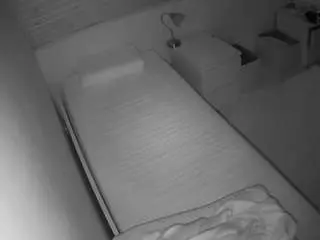 Camsoda Nude Webcam of voyeurcam-julmodels-greybed-1