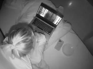 Camsoda Best Webcam of voyeurcam-julmodels-greybed-2