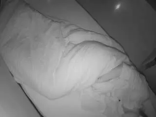 Camsoda Adult Webcams of voyeurcam-julmodels-greybed-2