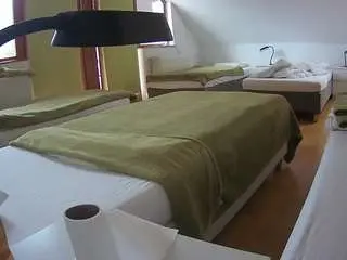 Camsoda Adult Webcams of voyeurcam-julmodels-bed-2