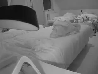 Camsoda Nude Webcam of voyeurcam-julmodels-bed-2