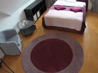 Camsoda Best Webcam of voyeurcam-julmodels-whitebed-1