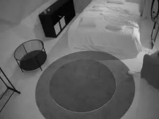 Camsoda Live Sex Cam of voyeurcam-julmodels-whitebed-1