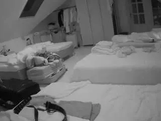 Camsoda Live Sex Cam of voyeurcam-julmodels-bed-3
