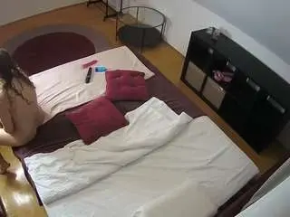 Camsoda Live Sex Cam of voyeurcam-julmodels-whitebed-2