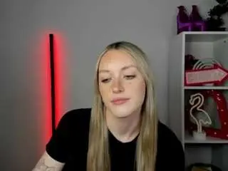 Camsoda Nude Webcam of evelynblond