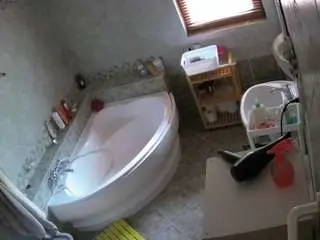 Camsoda Free Porn Cam of voyeurcam-julmodels-bath-1st-2