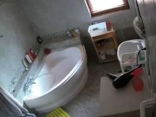 Camsoda Live Sex of voyeurcam-julmodels-bath-1st-2