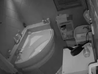Camsoda Adult Video Chat of voyeurcam-julmodels-bath-1st-2