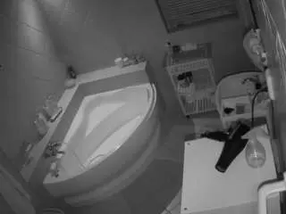 Camsoda Adult Webcams of voyeurcam-julmodels-bath-1st-2