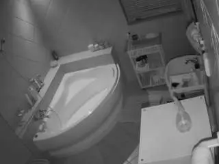 Camsoda Adult Video Chat of voyeurcam-julmodels-bath-1st-2