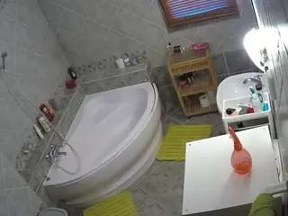Camsoda Best Webcam of voyeurcam-julmodels-bath-1st-2