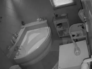 Camsoda Adult Video Chat of voyeurcam-julmodels-bath-1st-2