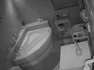 Camsoda Adult Webcams of voyeurcam-julmodels-bath-1st-2