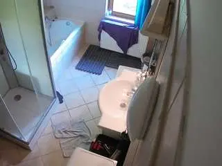 Camsoda Adult Webcams of voyeurcam-julmodels-bath-2nd-2
