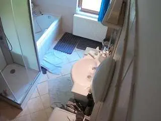 Camsoda Watch Live Sex Cams of voyeurcam-julmodels-bath-2nd-2
