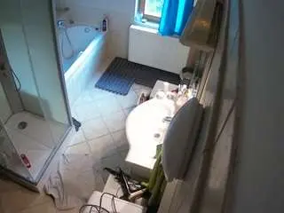 Camsoda Private Sex Chat of voyeurcam-julmodels-bath-2nd-2