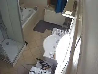 Camsoda Sex Cam of voyeurcam-julmodels-bath-2nd-2