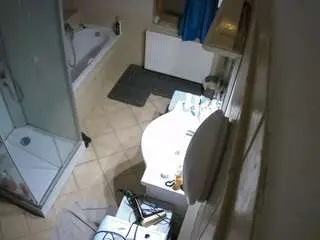 Camsoda Sex Chat of voyeurcam-julmodels-bath-2nd-2