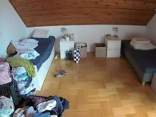 Camsoda Adult Webcam of voyeurcam-julmodels-greybed-3