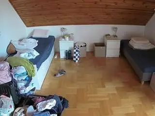 Camsoda Private Sex Chat of voyeurcam-julmodels-greybed-3