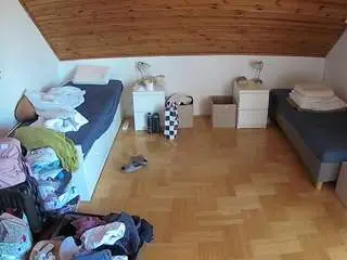 Camsoda Nude Webcam of voyeurcam-julmodels-greybed-3