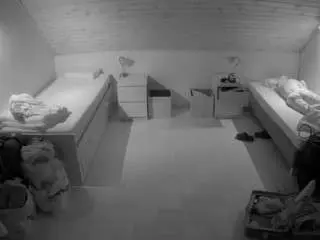 Camsoda Best Webcam of voyeurcam-julmodels-greybed-3