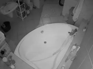 Camsoda Sex Chat of voyeurcam-julmodels-bath-1st-1