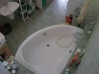 Camsoda Sex Cam of voyeurcam-julmodels-bath-1st-1