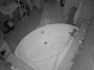 Camsoda Adult Webcam of voyeurcam-julmodels-bath-1st-1