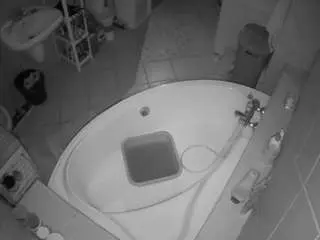 Camsoda Sex Cam of voyeurcam-julmodels-bath-1st-1