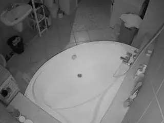 Camsoda Best Webcam of voyeurcam-julmodels-bath-1st-1