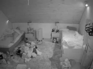 Camsoda Best Webcam of voyeurcam-julmodels-whitebed-3