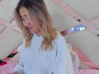 Camsoda Nude Webcam of lucy-davies