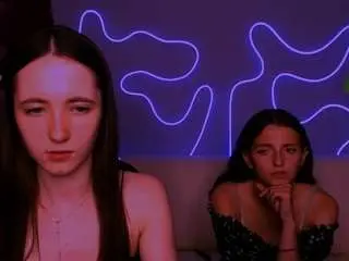 Camsoda Nude Webcam of caroline-honeyy