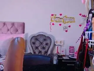 Camsoda Nude Webcam of lanaqueen69