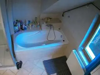 Camsoda Free Porn Cam of voyeurcam-julmodels-bath-2nd-1