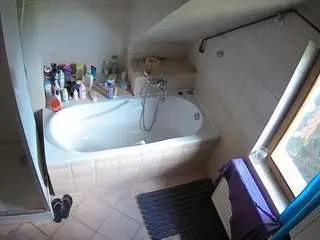 Camsoda Live Sex of voyeurcam-julmodels-bath-2nd-1