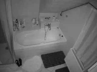 Camsoda Private Sex Chat of voyeurcam-julmodels-bath-2nd-1