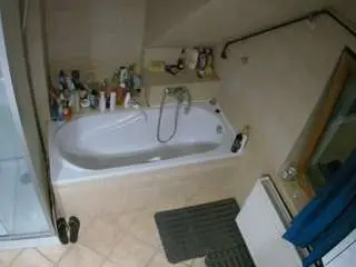 Camsoda Best Webcam of voyeurcam-julmodels-bath-2nd-1