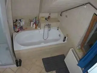 Camsoda Adult Webcam of voyeurcam-julmodels-bath-2nd-1