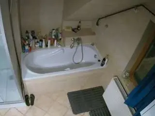 Camsoda Best Webcam of voyeurcam-julmodels-bath-2nd-1