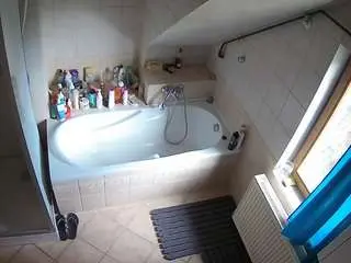 Camsoda Best Webcam of voyeurcam-julmodels-bath-2nd-1