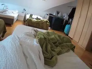 Camsoda Live Sex Cam of voyeurcam-julmodels-bed-1