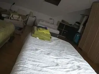 Camsoda Live Sex Cam of voyeurcam-julmodels-bed-1