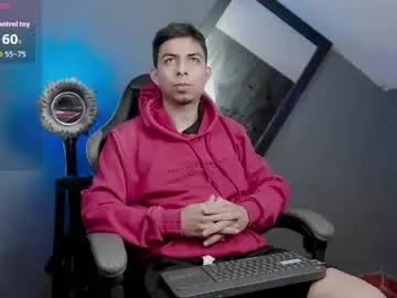 Chaturbate Live Sex Cam of mralpha_latino